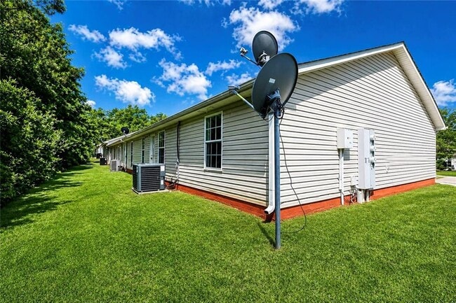 Building Photo - 592 Elle's Wy