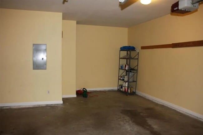 Building Photo - 12442 Waterside Dr