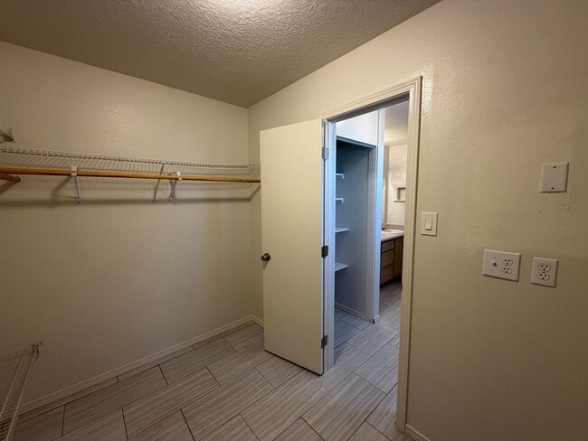 Building Photo - 3 Bedroom Single Story Home Available Near Unser Blvd NW & Irving Blvd NW