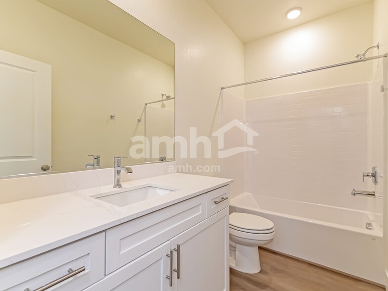 Building Photo - 529 Sacred Lotus Pl