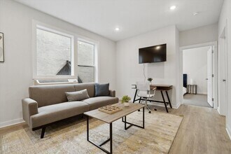 Building Photo - 1522-1532 W Girard Ave