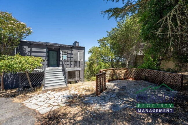 Building Photo - 645 Fawn Dr