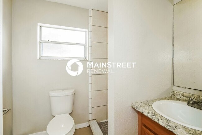Building Photo - 3 Bedroom Pet-Friendly Home in Orlando, FL with Main Street Renewal