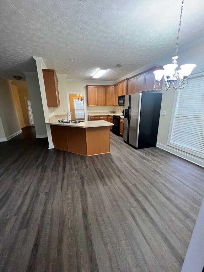 Building Photo - 1630 Academy Dr