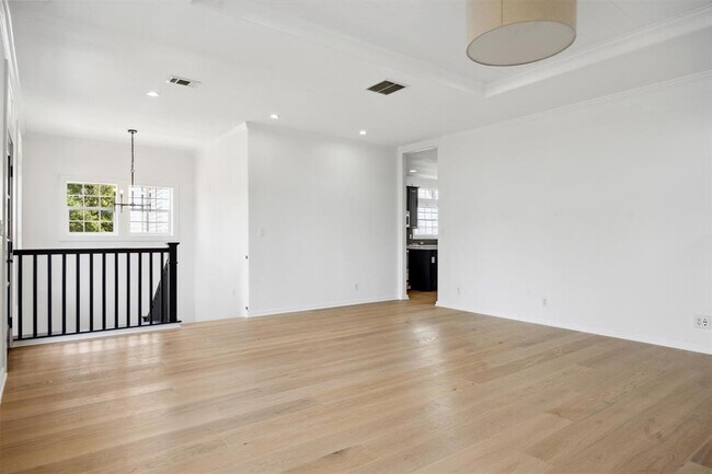 Building Photo - 2417 Euclid Ave
