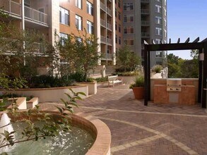 Building Photo - 54 Rainey St