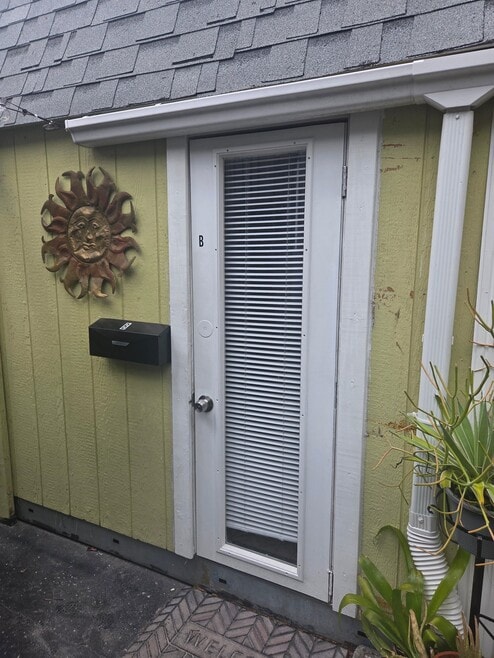 Building Photo - 1320 E Louise Ave