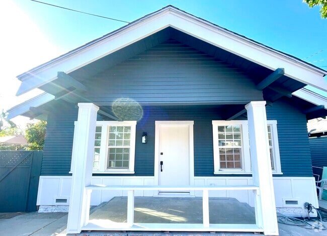 Building Photo - 211 E Alberta St