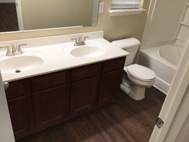 Building Photo - 5069 Carrington Ct