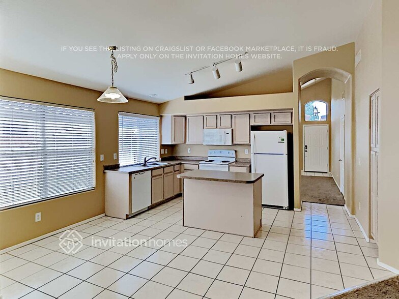 Building Photo - 9832 E Olla Ave