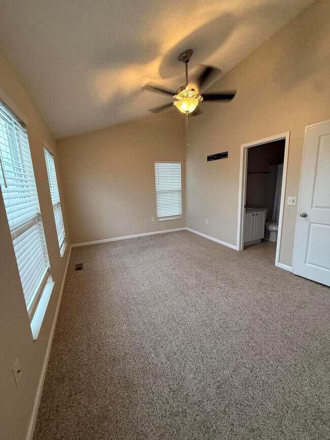 Building Photo - 5936 Bridgehampton Dr