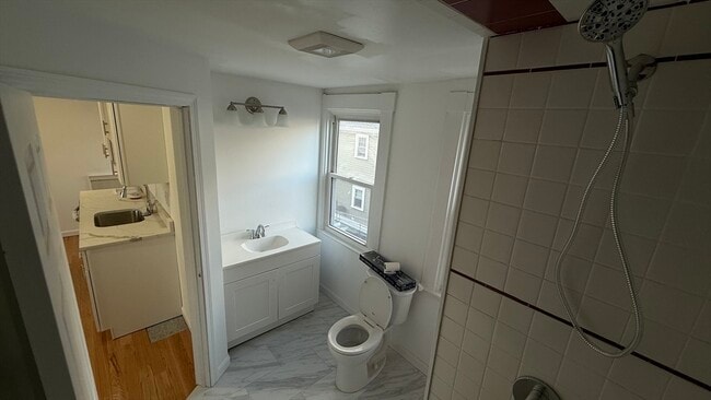 Building Photo - 21 Locust St