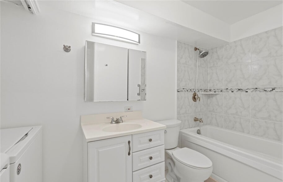 Building Photo - 1717 Ala Wai Blvd