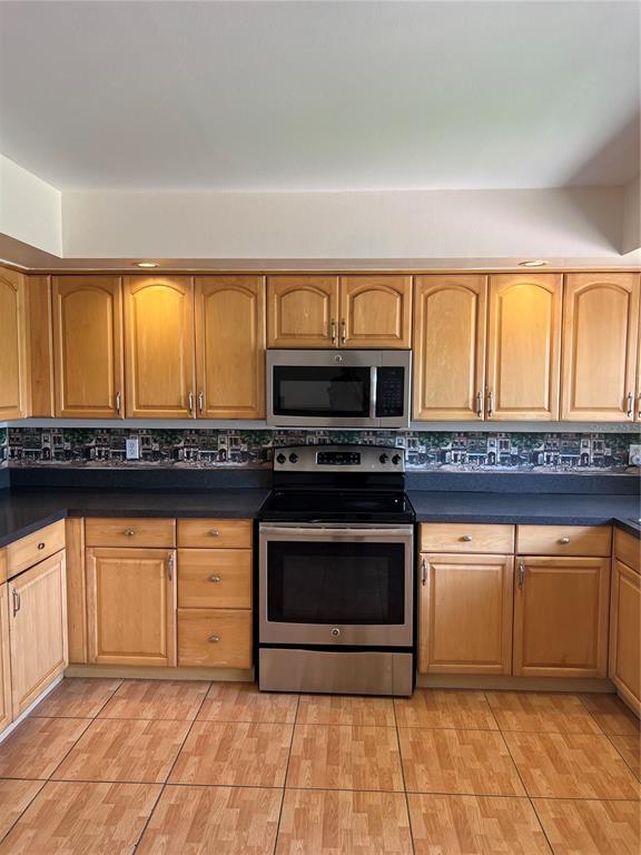 Building Photo - 8203 Saragoza Ct