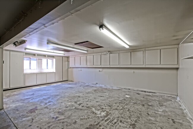 Building Photo - SPACIOUS, BRIGHT & AIRY, 3BR2BA HOME W/ GR...