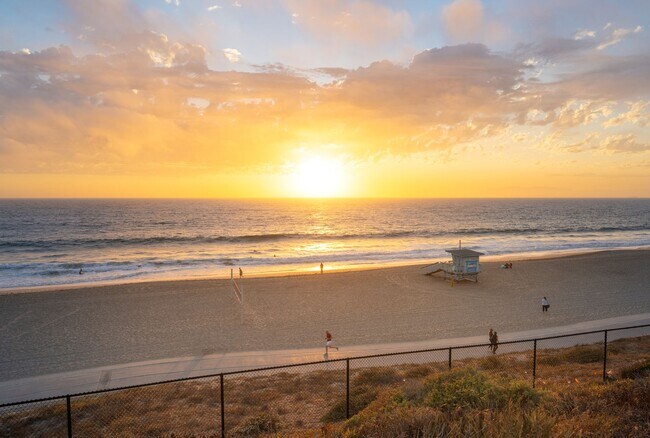 Building Photo - Cozy Redondo Beach Rental