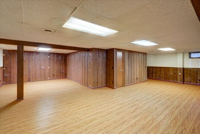 Building Photo - Parkwood Hills – Spacious 4 Bedroom, 3 Bat...