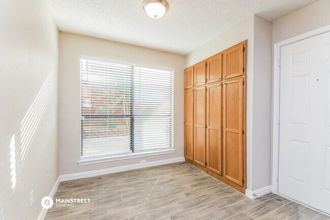 Building Photo - 6208 Los Altos Dr