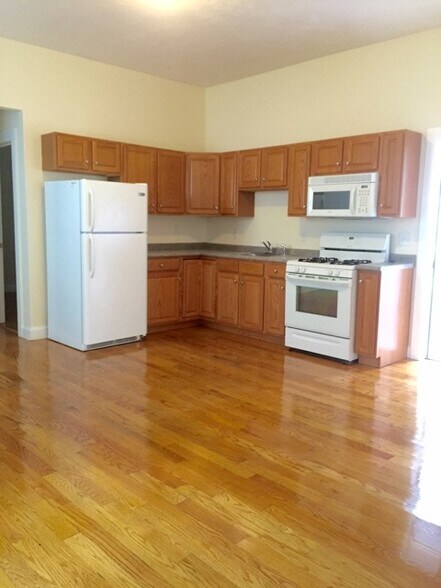 Building Photo - 763 Merrimack St