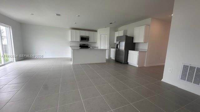 Building Photo - 303 Artemis St