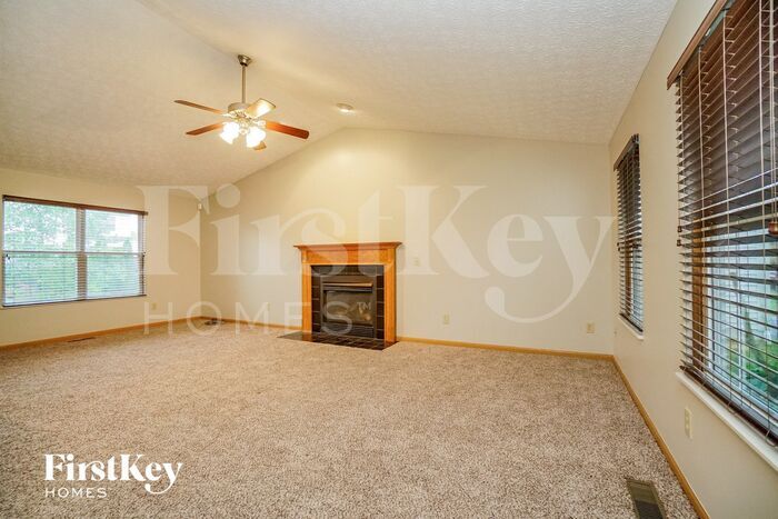 Building Photo - 5645 Blandon