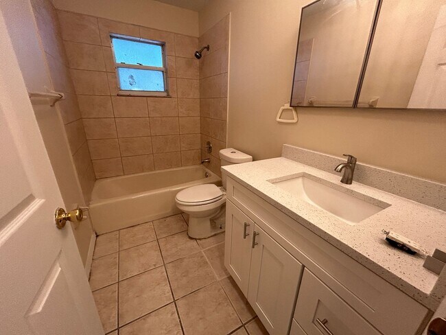 Building Photo - 17385-17387 W Carnegie Cir