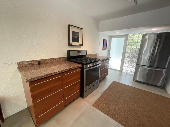 Building Photo - 2485 Inagua Ave
