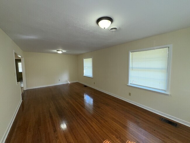 Building Photo - 3158 Peterson Dr