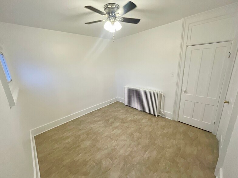 Building Photo - 242 Saratoga St