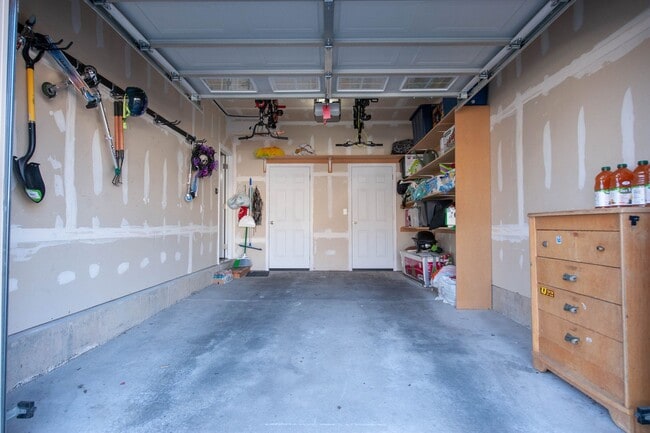 Building Photo - 3 Bedroom/2.5 Bathroom Townhome in Riverton