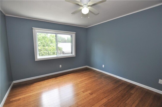 Building Photo - 6851 Roswell Rd