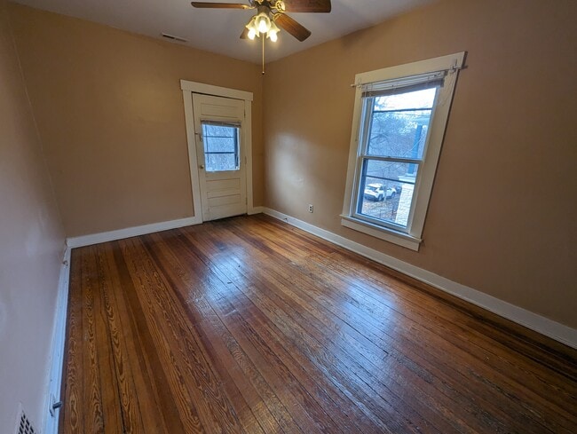 Building Photo - 341 Park Dr