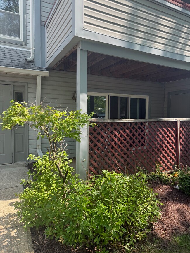 Building Photo - 13700 Modrad Way