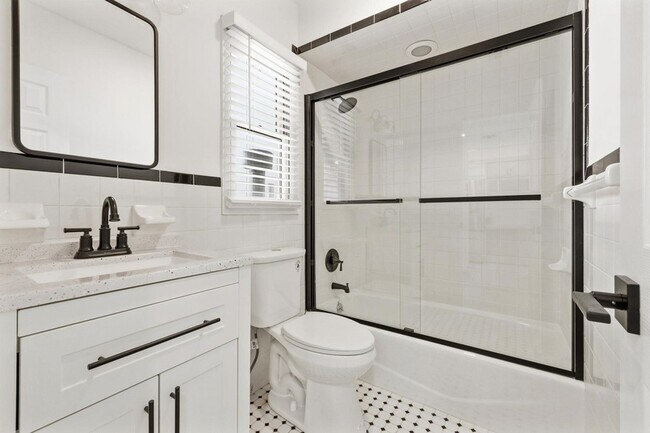 Building Photo - 312 Washington St