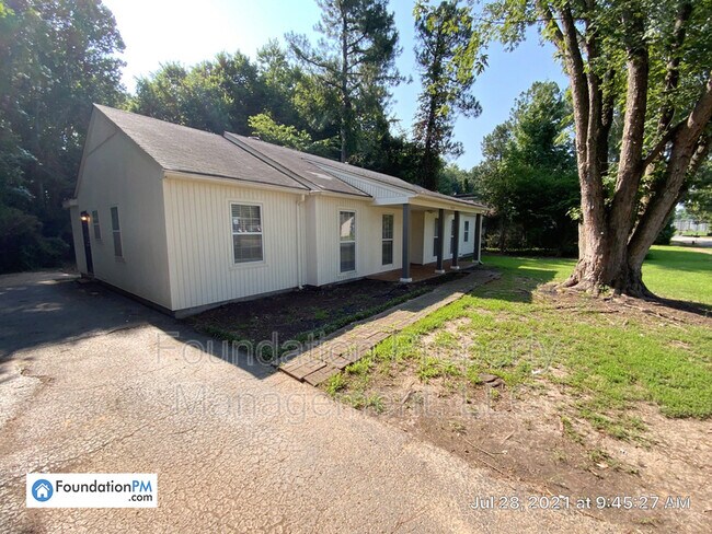 Building Photo - 2564 Lynnfield Rd