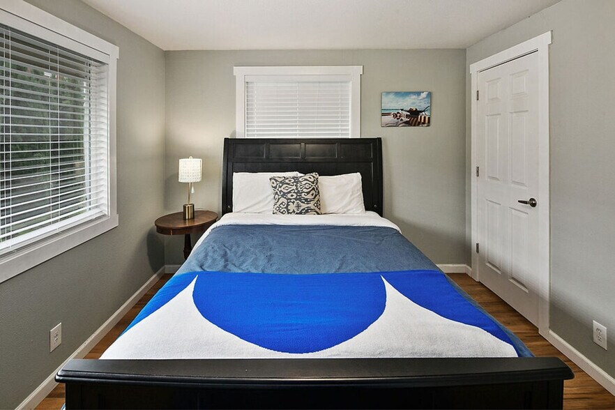 Building Photo - 3490 NE 146th St