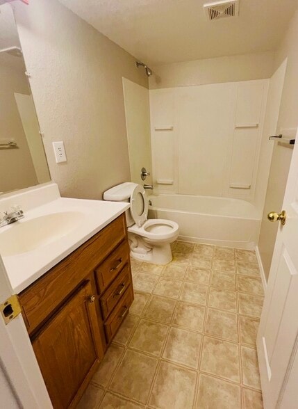 Basement full bathroom, actual photo. New LVP flooring is scheduled for installation - 2563 Malpaso Pt