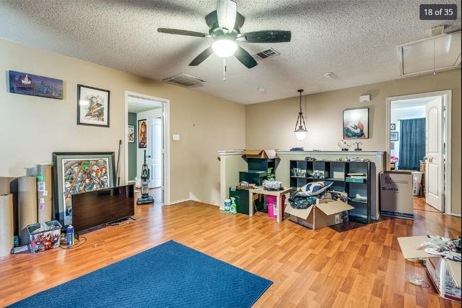 Building Photo - 4510 Lake Haven Dr