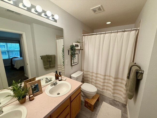 Building Photo - 5225 White Willow Dr