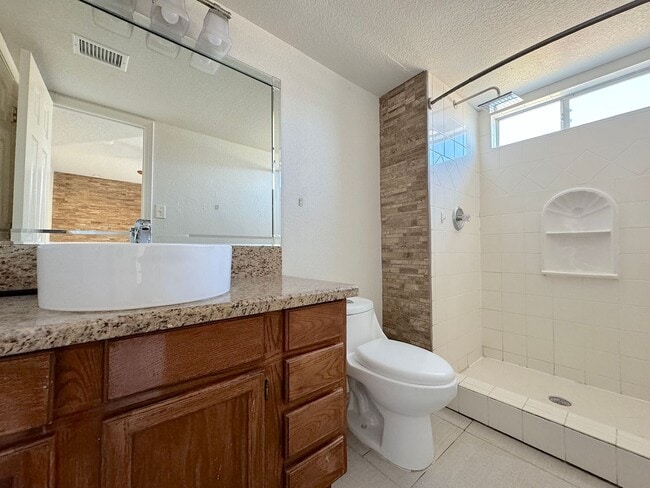 Building Photo - Northeast El Paso 3 Bed Refrig A/C