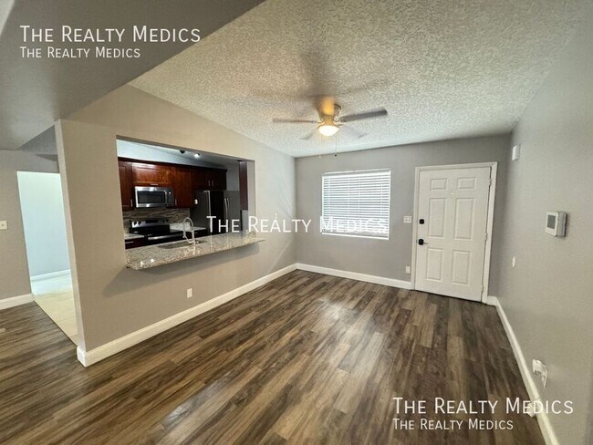 Building Photo - 1102 Egan Dr