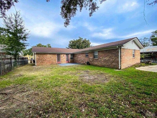 Building Photo - 1613 E Gonzalez St