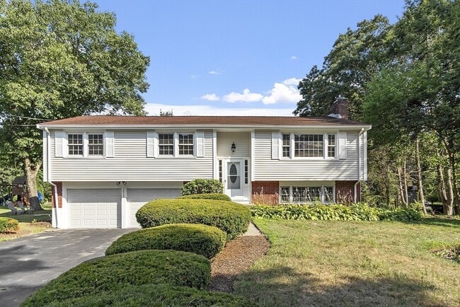 Building Photo - 1022 Pleasant St