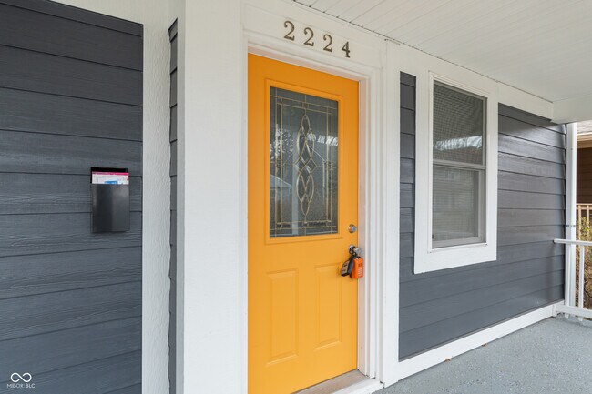 Building Photo - 2224 N Kenwood Ave