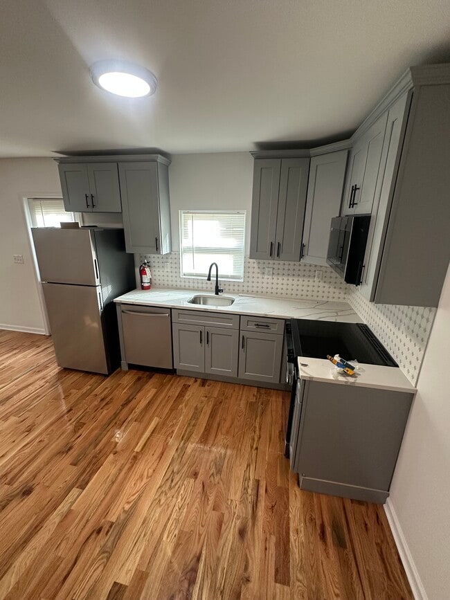 Building Photo - 15 Church St