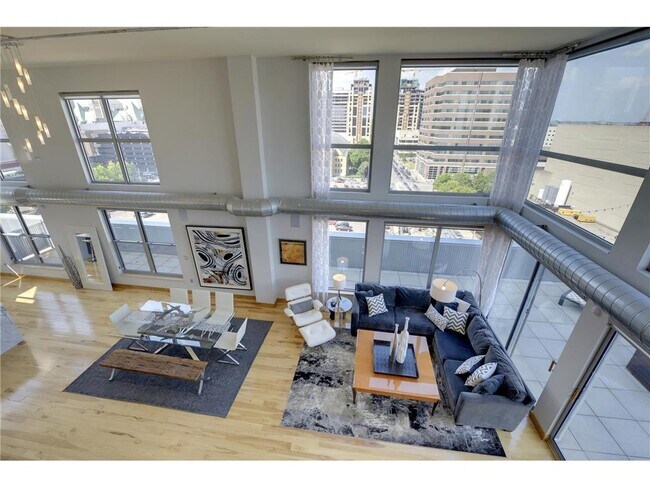 Building Photo - 521 S 7th St