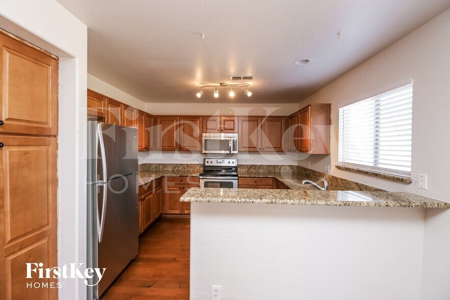 Building Photo - 31315 N Shale Dr