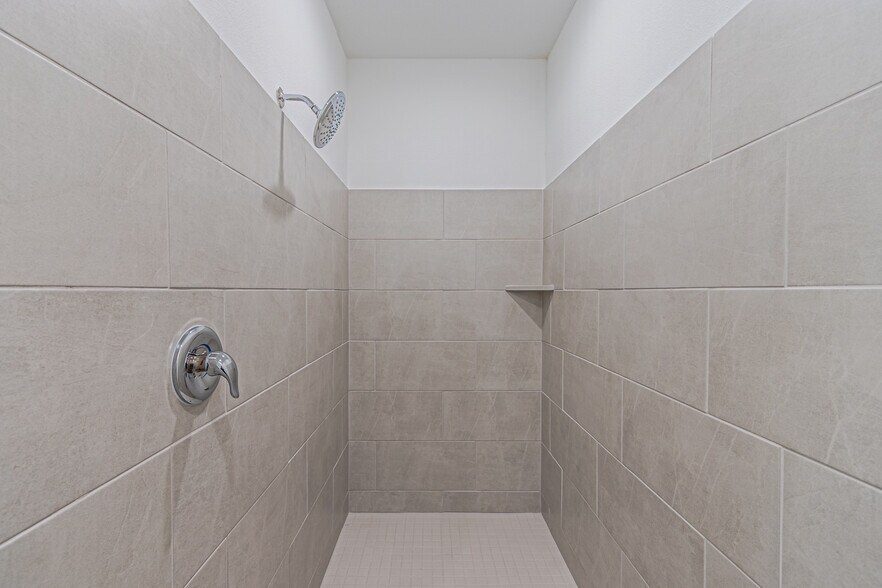 Building Photo - 10005 Warlander Dr