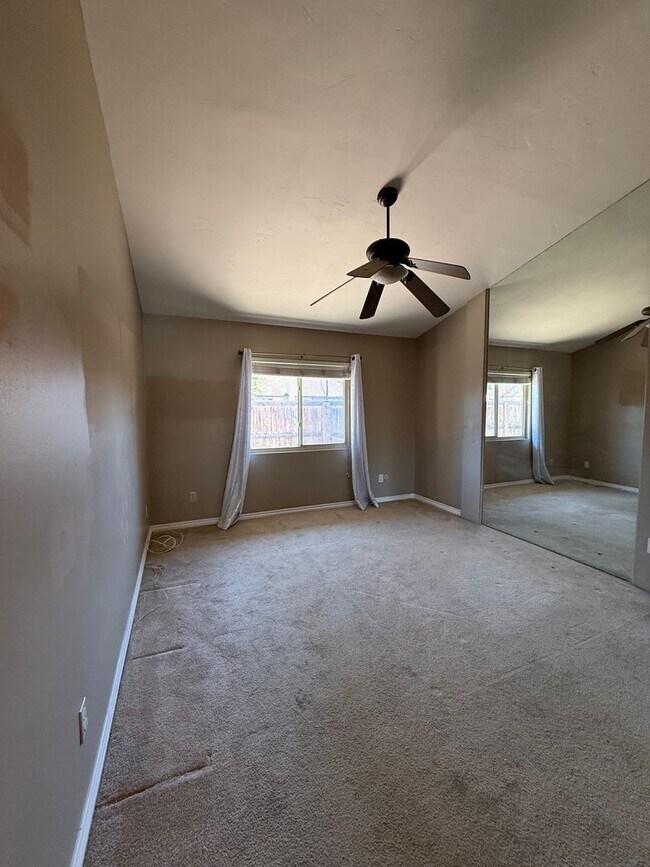 Building Photo - Charming Single-Level Townhome in Cape Concord