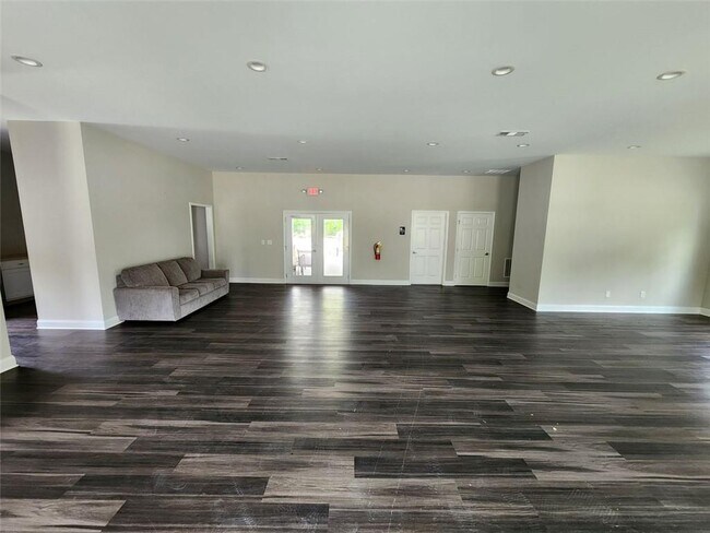 Building Photo - 235 Vly Oak Dr